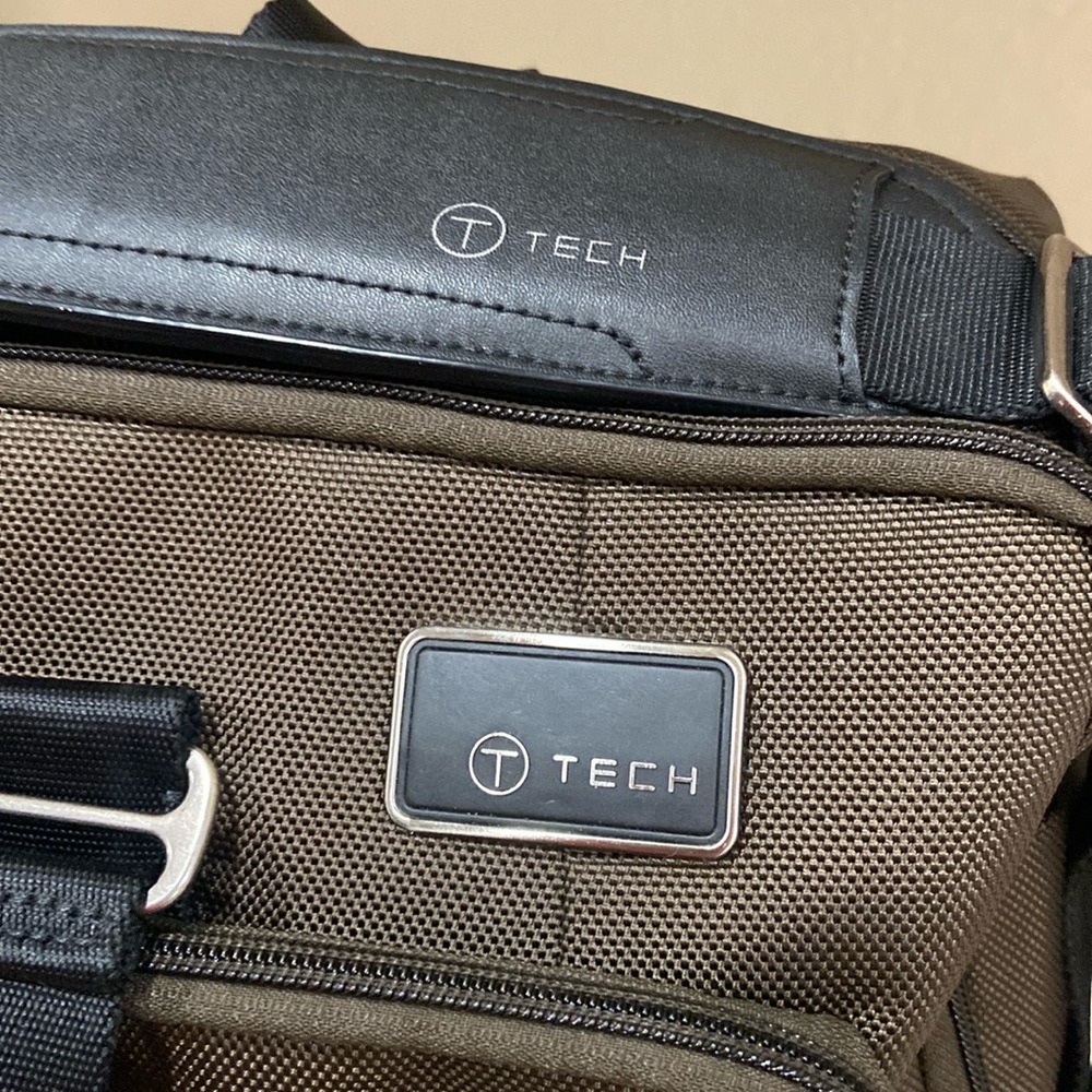 Pristine Tumi T-Tech shoulder bag